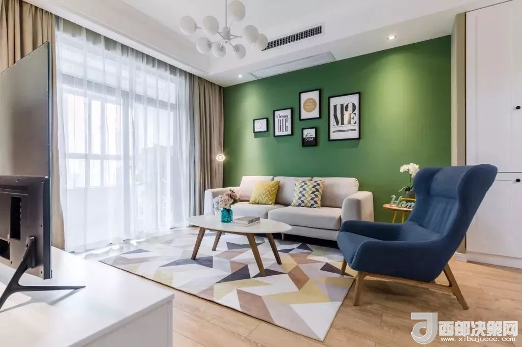 沙發(fā)背景墻選對(duì)裝飾畫，才能美了整個(gè)客廳空間！