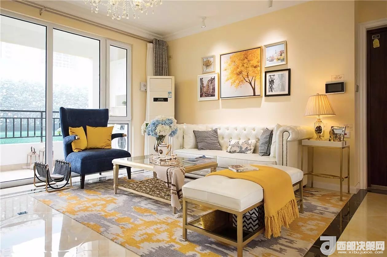 沙發(fā)背景墻選對(duì)裝飾畫，才能美了整個(gè)客廳空間！