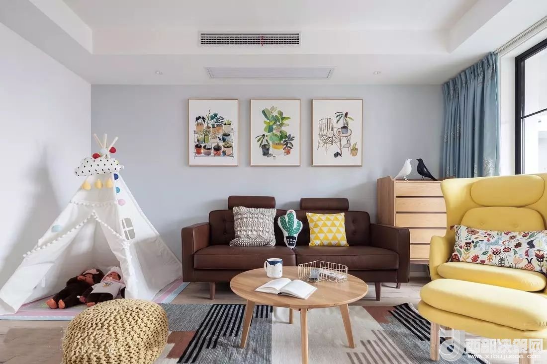 沙發(fā)背景墻選對(duì)裝飾畫，才能美了整個(gè)客廳空間！