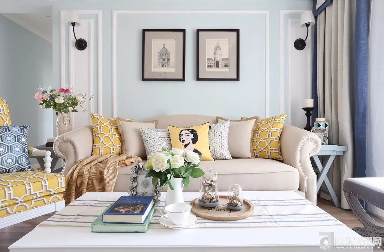 沙發(fā)背景墻選對(duì)裝飾畫，才能美了整個(gè)客廳空間！