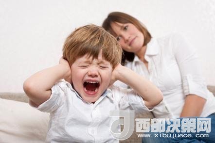 這時(shí)孩子可能會一直哭，甚至觀察父母的反應(yīng)。父母這時(shí)候可以讓他哭，哭累了自然就會停下，要讓孩子明白“鬧起來沒道理我不會心疼你”。