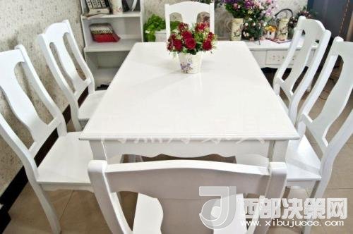 喜歡白色餐桌 但椅子該如何搭配？