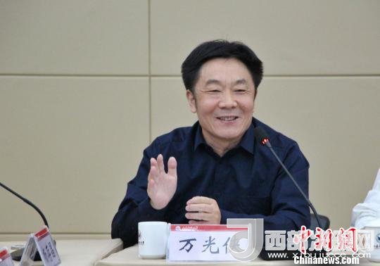 圖為山東師范大學(xué)副校長(zhǎng)萬(wàn)光俠在開幕式上發(fā)言?！≮w曉 攝