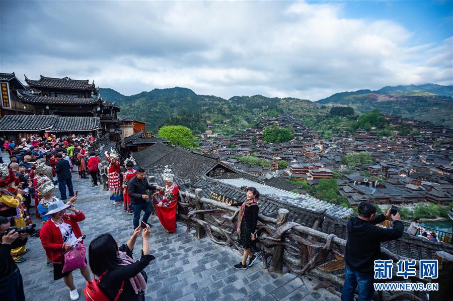 (壯麗70年·奮斗新時(shí)代——共和國發(fā)展成就巡禮·圖文互動)(9)多彩貴州闖新路