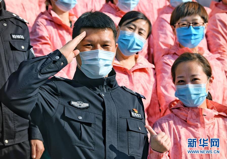 （習(xí)近平致敬的戰(zhàn)“疫”英雄·公安干警篇·圖文互動(dòng)）（1）他們，抗疫一線鑄警魂