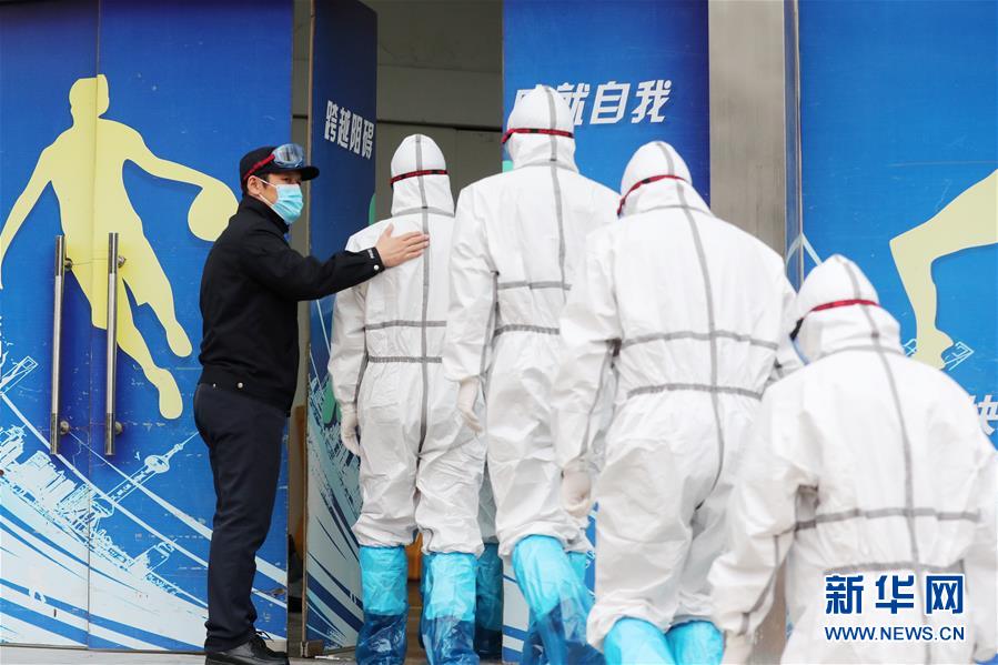 （習(xí)近平致敬的戰(zhàn)“疫”英雄·公安干警篇·圖文互動(dòng)）（2）他們，抗疫一線鑄警魂