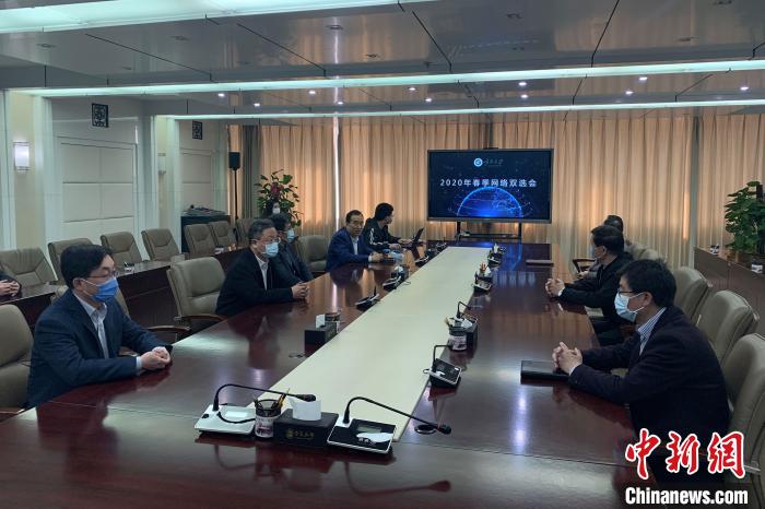 寧夏大學(xué)2020年春季首場綜合類“網(wǎng)絡(luò)雙選會”現(xiàn)場?！±钆迳?攝