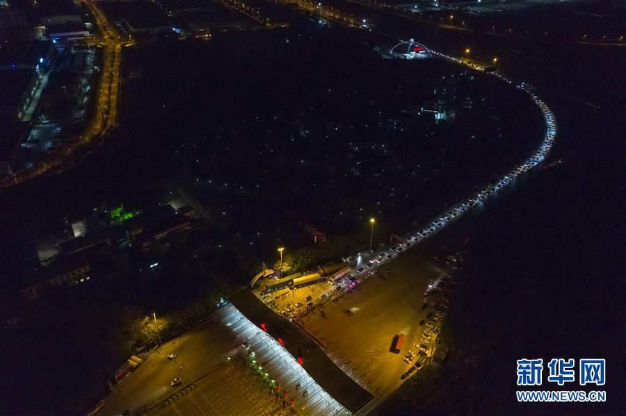 （新華全媒頭條·圖文互動(dòng)）（14）上下同心，守望相助——中國抗疫眾志成城的生動(dòng)實(shí)踐