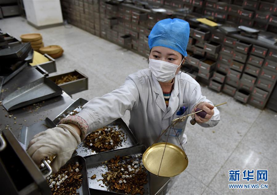 （聚焦疫情防控·圖文互動）（14）分秒必爭！一切為了治病救人——中國抗疫生命至上的生動實踐