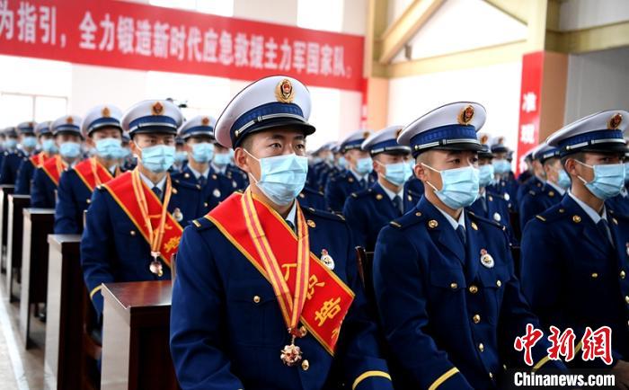 授銜表彰儀式現(xiàn)場。　劉忠俊 攝