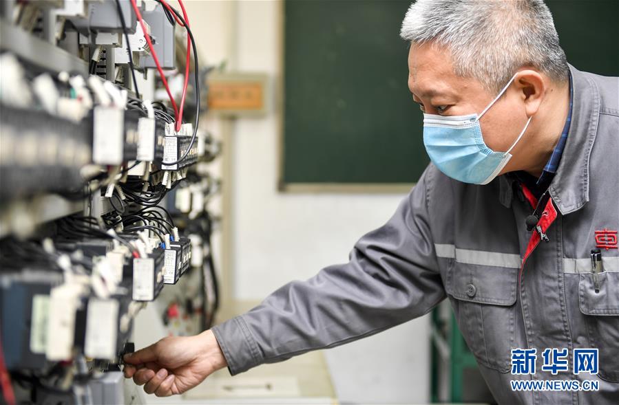 （在習近平新時代中國特色社會主義思想指引下——新時代新作為新篇章·習近平總書記關切事·圖文互動）（5）汗水的味道——記錄奮戰(zhàn)在復工復產(chǎn)一線的勞動者