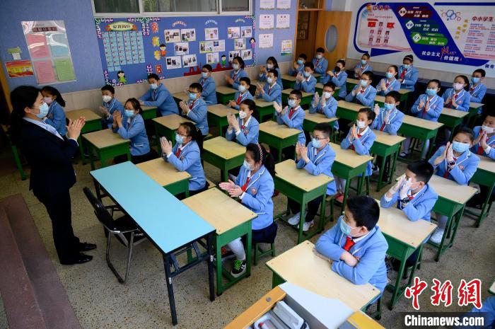 學校是人群密集場所，山西省疫情防控工作領導小組要求，要周密閉環(huán)做好疫情防控?！№f亮 攝