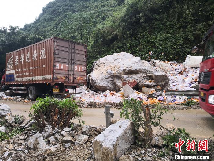 事故現(xiàn)場?！↑S鵬 攝