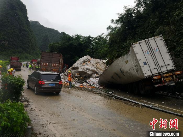 事故現(xiàn)場?！↑S鵬 攝