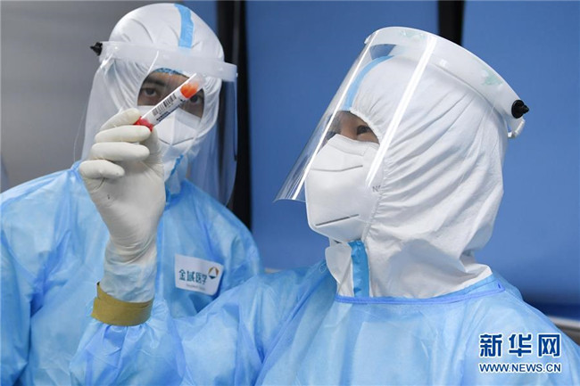 （新華全媒頭條·圖文互動）（10）首都再戰(zhàn)“疫”，難忘40天——寫在北京應(yīng)急響應(yīng)級別降級之際 