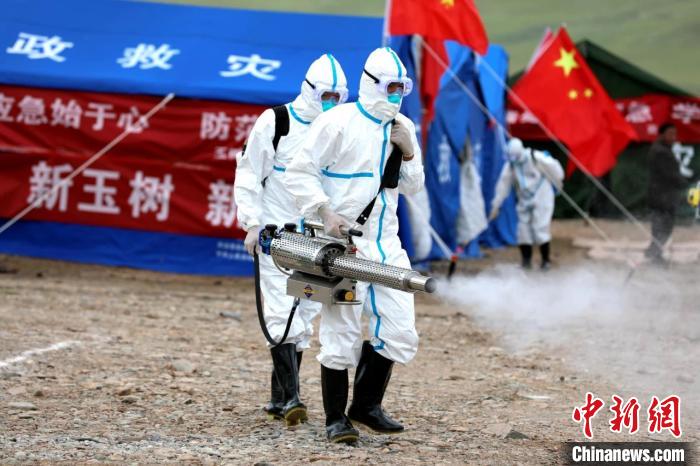 圖為進(jìn)行現(xiàn)場(chǎng)消毒。青海省應(yīng)急廳