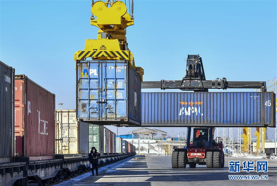 （新華全媒頭條·圖文互動）（14）旗引天山南北　譜寫發(fā)展新篇——以習(xí)近平同志為核心的黨中央關(guān)心新疆工作紀(jì)實