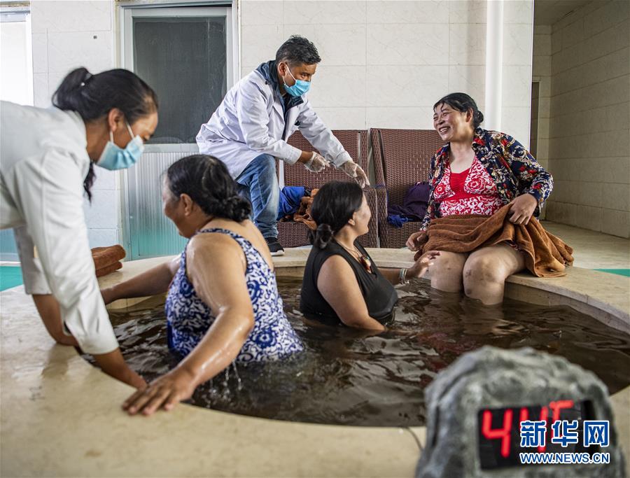 （新華全媒頭條·走向我們的小康生活·圖文互動(dòng)）（10）扎西德勒，我們的新家園——西藏易地扶貧搬遷搬出幸福美好新生活