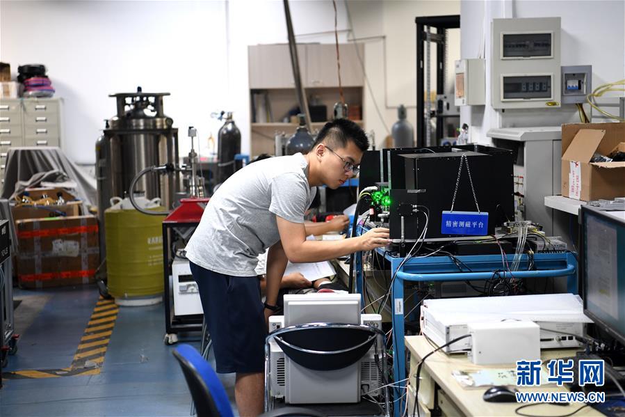 (在習(xí)近平新時代中國特色社會主義思想指引下——新時代新作為新篇章·習(xí)近平總書記關(guān)切事·圖文互動)(7)探“微觀世界” 抓“關(guān)鍵變量”——我國科學(xué)家與量子“糾纏”的故事