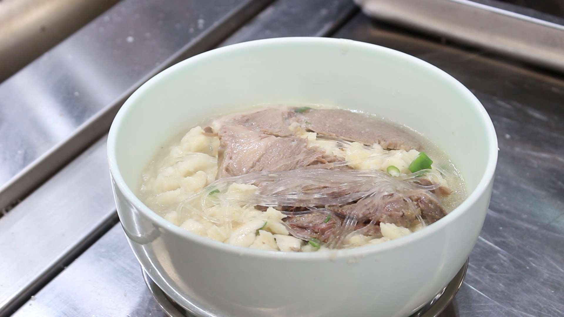 【陜菜大師和他們的拿手菜】烏平：“知足者常樂，食客愛吃我做的牛羊肉泡饃，就是我最大的滿足”_fororder_圖片8