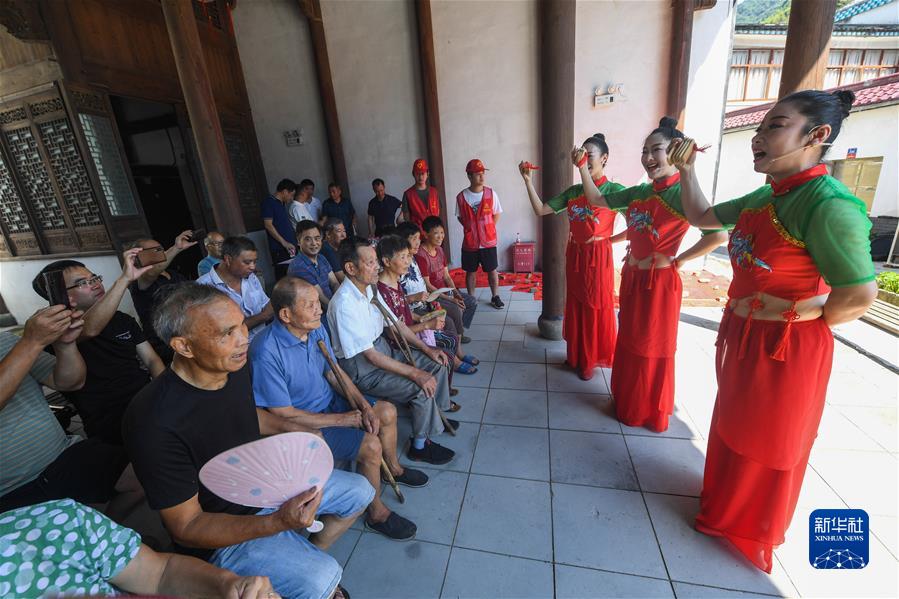 (新華全媒頭條·圖文互動(dòng))(5)堅(jiān)定執(zhí)著打好黨風(fēng)廉政建設(shè)和反腐敗斗爭(zhēng)攻堅(jiān)戰(zhàn)持久戰(zhàn)——從十九屆中央紀(jì)委六次全會(huì)看全面從嚴(yán)治黨向縱深推進(jìn)