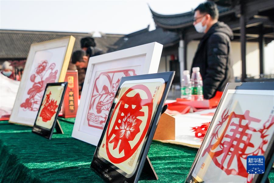 (新華全媒頭條·圖文互動(dòng))(4)堅(jiān)定執(zhí)著打好黨風(fēng)廉政建設(shè)和反腐敗斗爭(zhēng)攻堅(jiān)戰(zhàn)持久戰(zhàn)——從十九屆中央紀(jì)委六次全會(huì)看全面從嚴(yán)治黨向縱深推進(jìn)