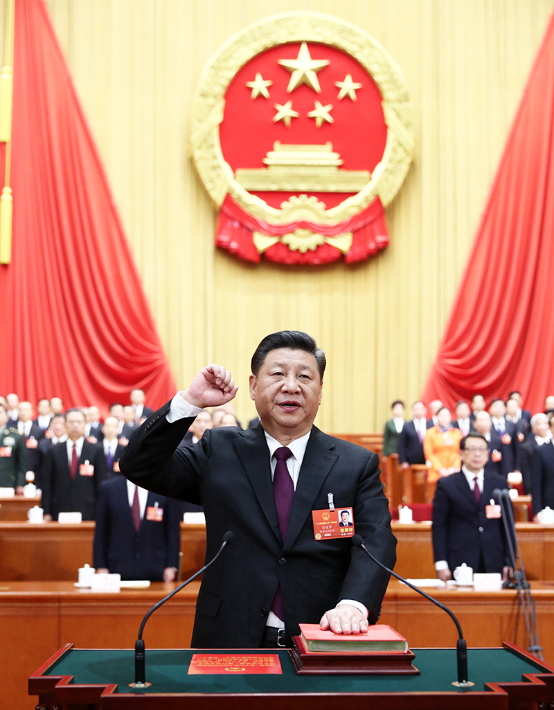 2018年3月17日，十三屆全國人大一次會議在北京人民大會堂舉行第五次全體會議。這是習近平進行憲法宣誓。