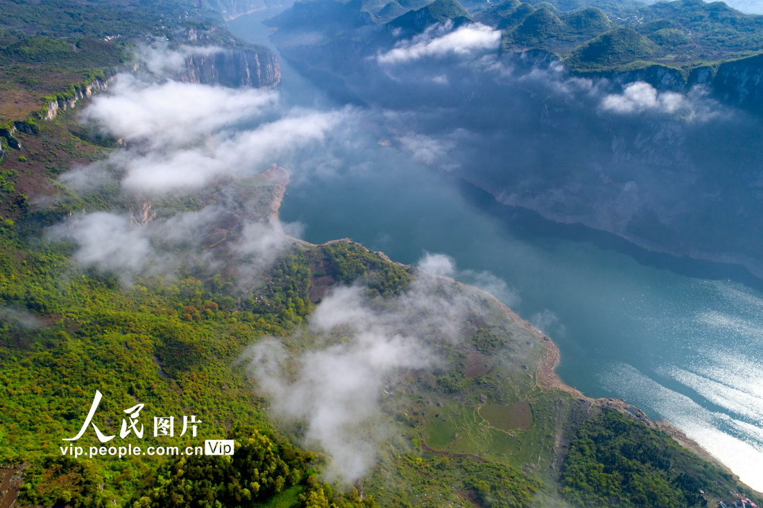 2022年4月3日拍攝的貴州省黔西市新仁苗族鄉(xiāng)境內(nèi)的烏江一級支流六沖河。